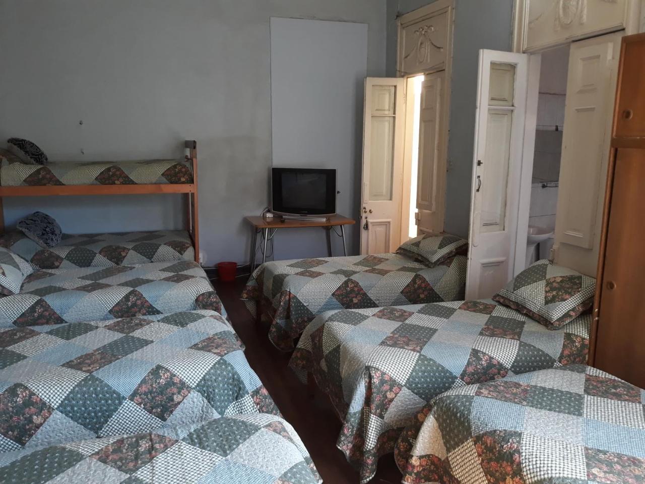 Residencial Praga Ostello Santiago del Cile Esterno foto
