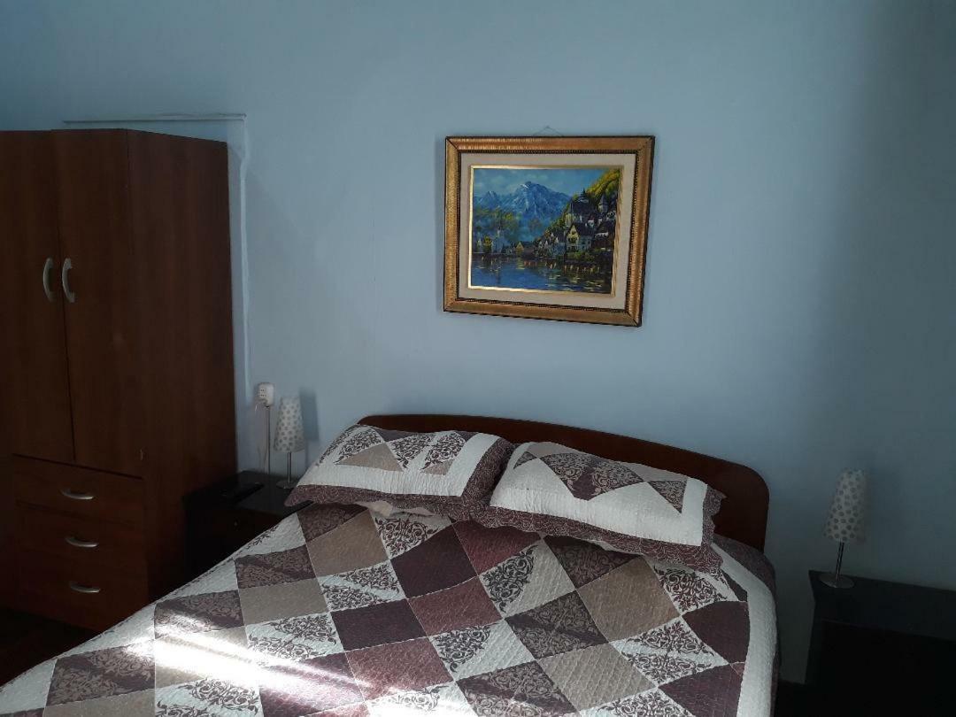 Residencial Praga Ostello Santiago del Cile Esterno foto